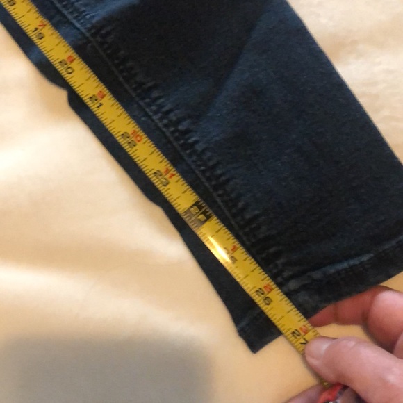 Old navy women’s jean - Picture 3 of 9